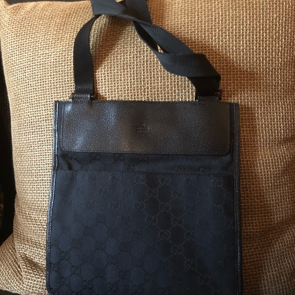 Authentic Gucci Black Crossbody Bag - Picture 4 of 11